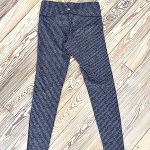 Athleta Original Chaturanga Tight Leggings Small Grey Black Pattern